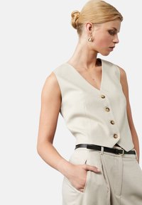 Джинсовая жилетка Джинсовая жилетка