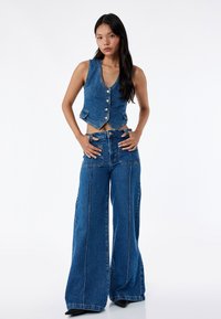 Широкие брюки Широкие брюки