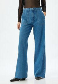 Широкие брюки Широкие брюки