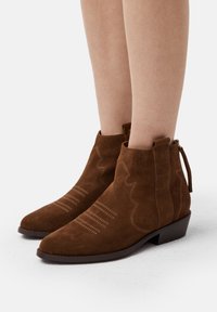 Ковбойские сапоги Ковбойские сапоги