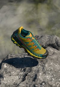 Походные кроссовки Походные кроссовки