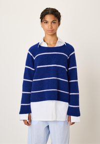 Пуловер в полоску Пуловер в полоску