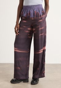 Широкие брюки Широкие брюки