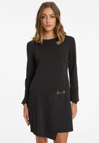 Короткое платье Короткое платье