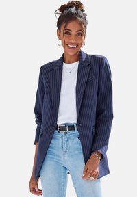 Короткое пальто Короткое пальто