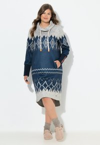 Вязаное платье Вязаное платье