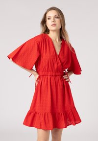 Короткое платье Короткое платье