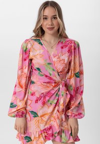 Короткое платье Короткое платье