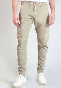 Узкие джинсы Узкие джинсы