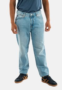 Прямые джинсы Прямые джинсы