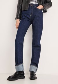 Прямые джинсы Прямые джинсы