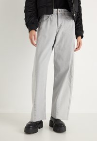 Свободные джинсы Свободные джинсы