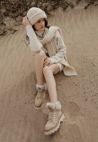 Ботинки на шнуровке Ботинки на шнуровке