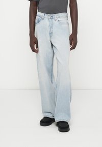 Свободные джинсы Свободные джинсы