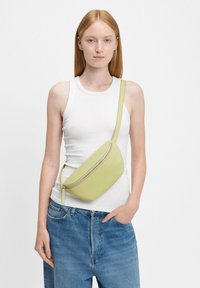 Сумка на пояс Сумка на пояс