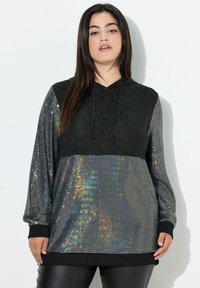 Пуловер с капюшоном Пуловер с капюшоном