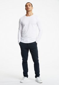 Лонгслив Лонгслив