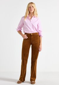 Прямые брюки Прямые брюки