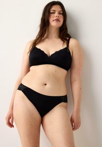 Бюстгальтер без косточек Бюстгальтер без косточек