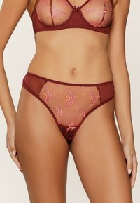 Стринги Стринги