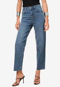 Прямые джинсы Прямые джинсы