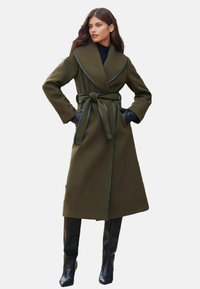 Шерстяное пальто Шерстяное пальто