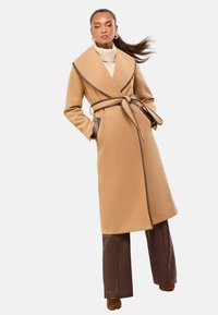 Шерстяное пальто Шерстяное пальто