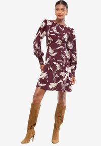 Короткое платье Короткое платье