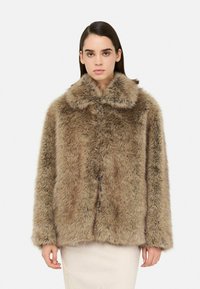 Зимняя куртка Зимняя куртка