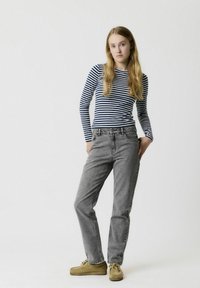 Джинсы Джинсы