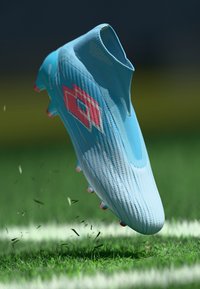 Футбольные бутсы Футбольные бутсы