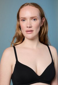 Бюстгальтер Бюстгальтер