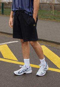 Шорты Шорты