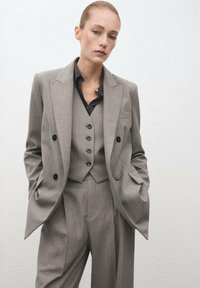 Костюм Костюм