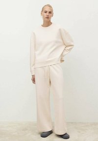 Лонгслив Лонгслив