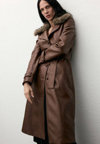 Пальто из искусственной кожи Пальто из искусственной кожи