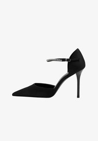 Туфли на высоком каблуке Туфли на высоком каблуке