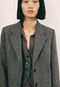 Короткое пальто Короткое пальто