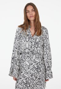 Атласная блузка Атласная блузка