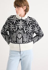 Вязаная кофта Вязаная кофта