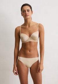 Бюстгальтер на косточках Бюстгальтер на косточках