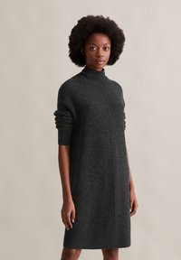 Вязаное платье Вязаное платье