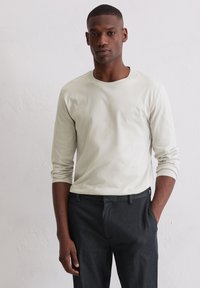 Лонгслив Лонгслив