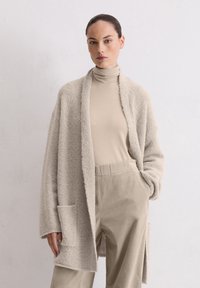 Длинный кардиган Длинный кардиган