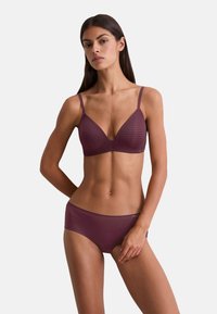 Бюстгальтер без косточек Бюстгальтер без косточек