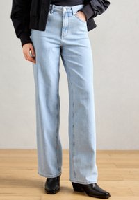 Джинсы Джинсы