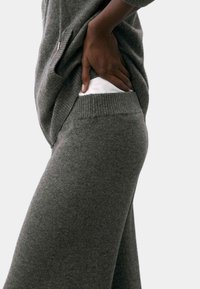 Широкие брюки Широкие брюки