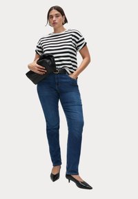 Джинсы Джинсы