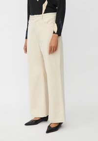 Широкие брюки Широкие брюки