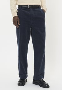 Вельветовые брюки Вельветовые брюки